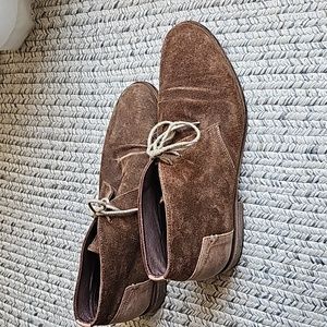 Johnston & Murphy Suede Chukka boots